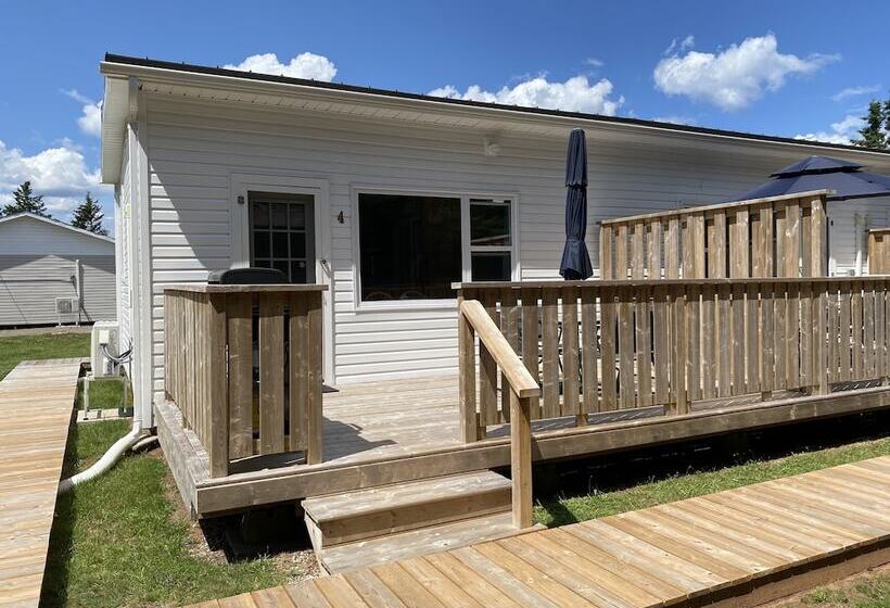 Parkside Cottages And Suites