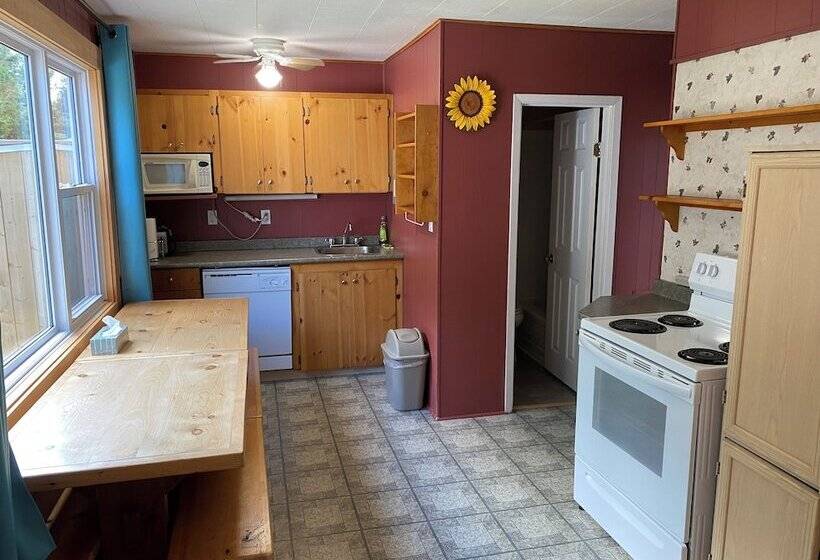 Parkside Cottages And Suites