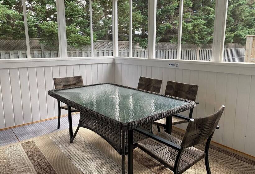 Parkside Cottages And Suites