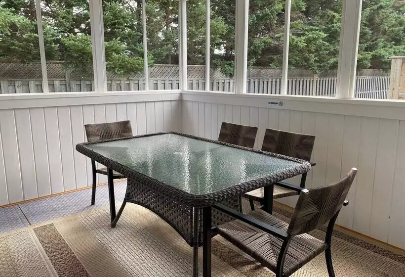 Parkside Cottages And Suites