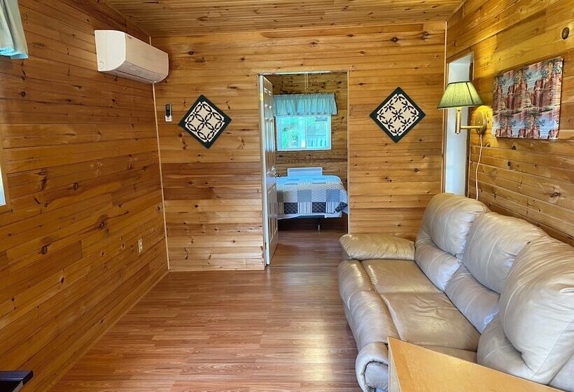 Parkside Cottages And Suites