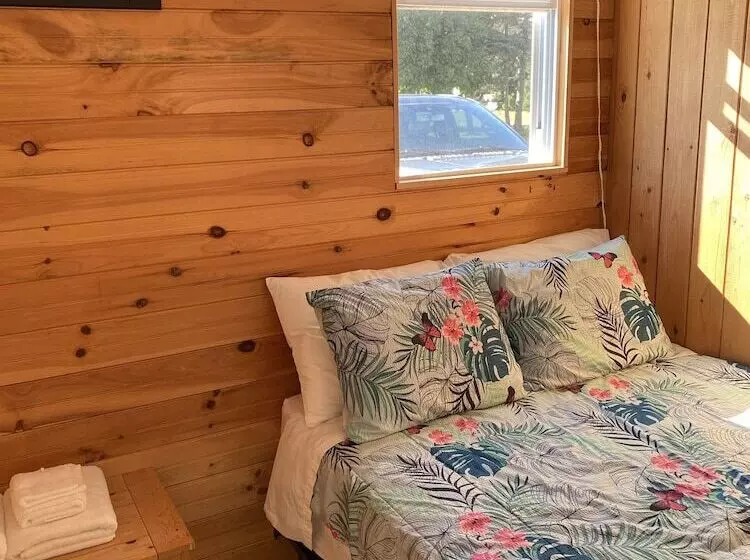 Parkside Cottages And Suites