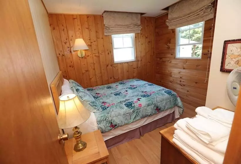 Parkside Cottages And Suites