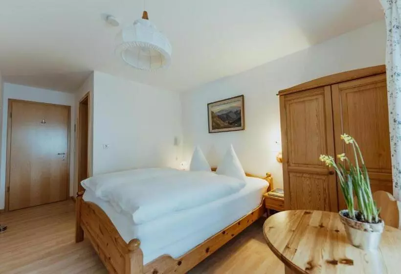 مبيت وإفطار Schwarzwald Hotel Kraeutle