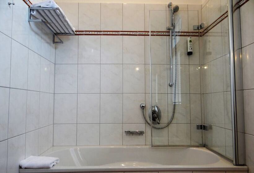 Höger S Hotel & Restaurant