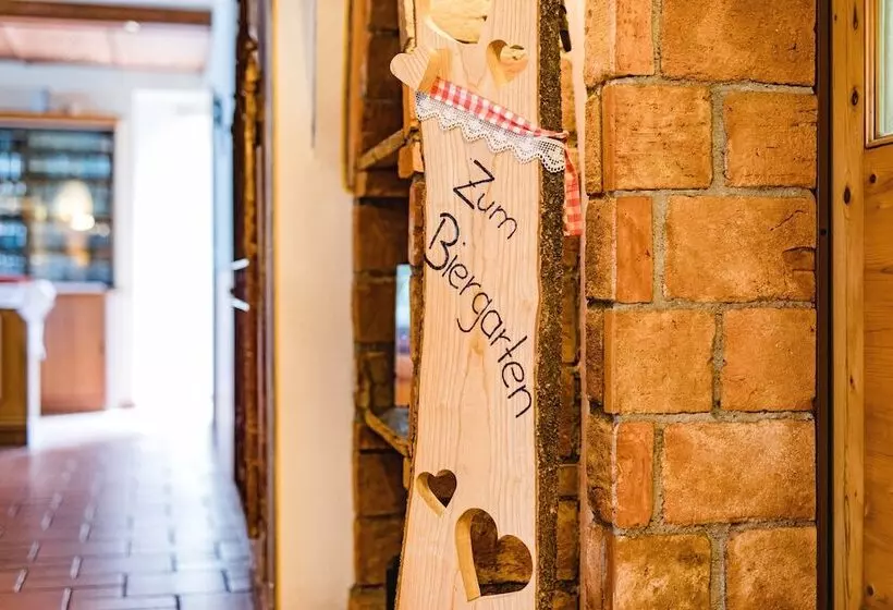 Отель Bayrischer Löwe