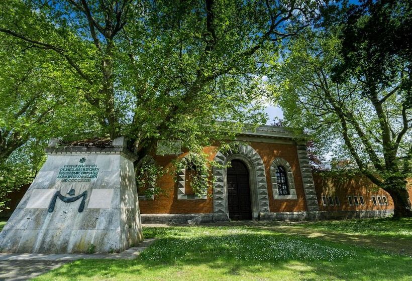 Block Hotel & Living