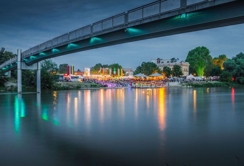 Block Hotel & Living