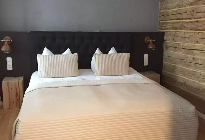 בית מלון כפרי Augustlhof Restaurant &