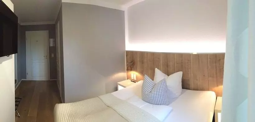 בית מלון כפרי Augustlhof Restaurant &