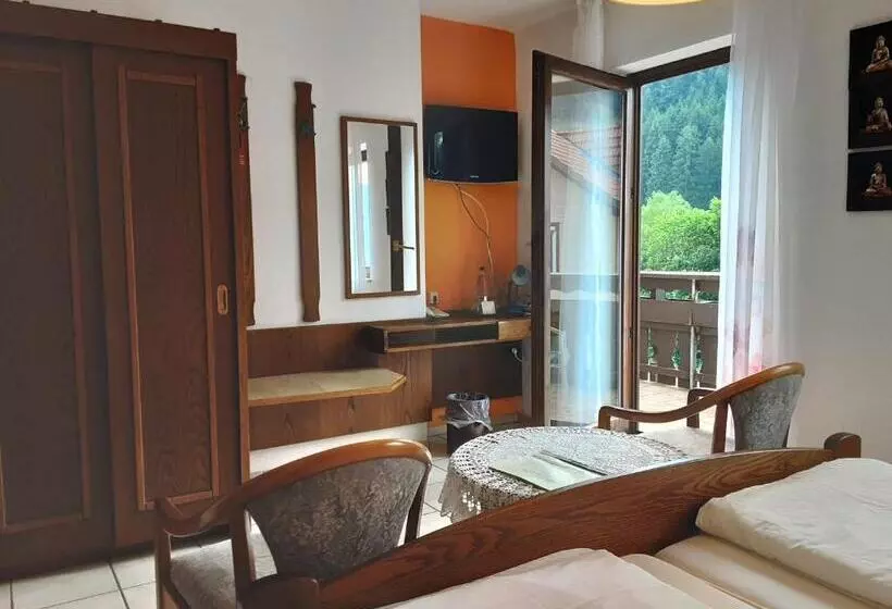 ホテル Gasthof Zur Krone