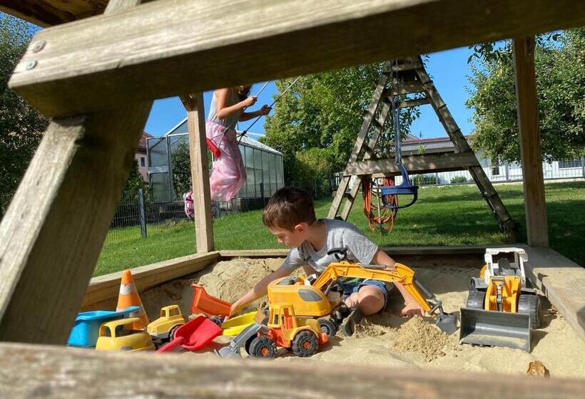 בית מלון כפרי Pension Scharl Am Maibaum