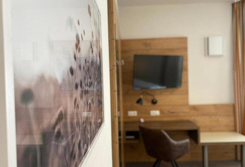 בית מלון כפרי Pension Scharl Am Maibaum