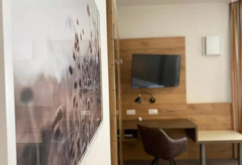 Отель Pension Scharl Am Maibaum