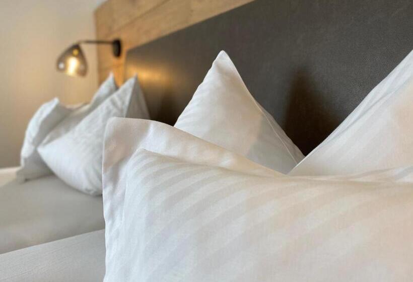 בית מלון כפרי Pension Scharl Am Maibaum