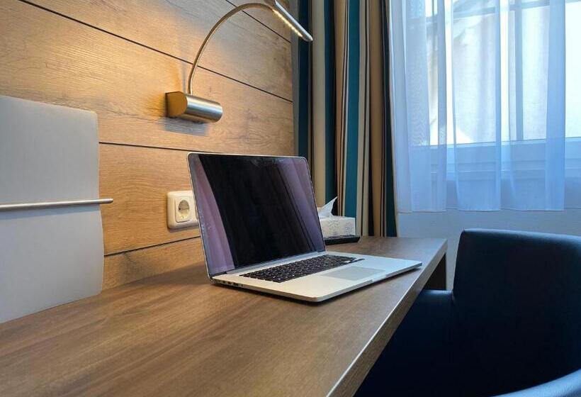 בית מלון כפרי Pension Scharl Am Maibaum