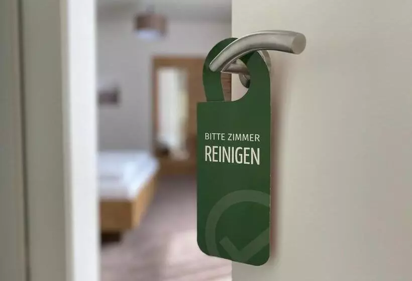 Отель Pension Scharl Am Maibaum