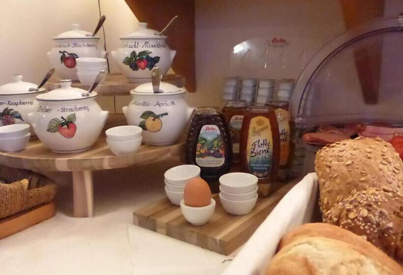 בית מלון כפרי Pension Scharl Am Maibaum