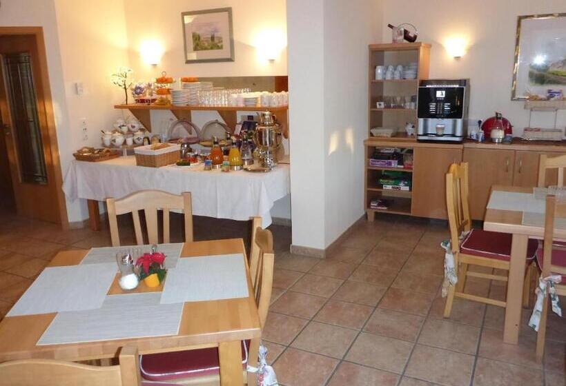 בית מלון כפרי Pension Scharl Am Maibaum