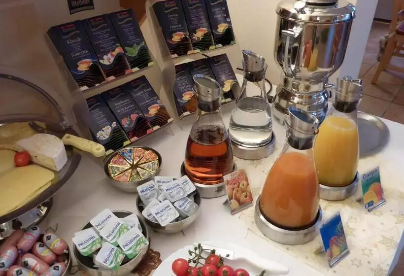 Отель Pension Scharl Am Maibaum