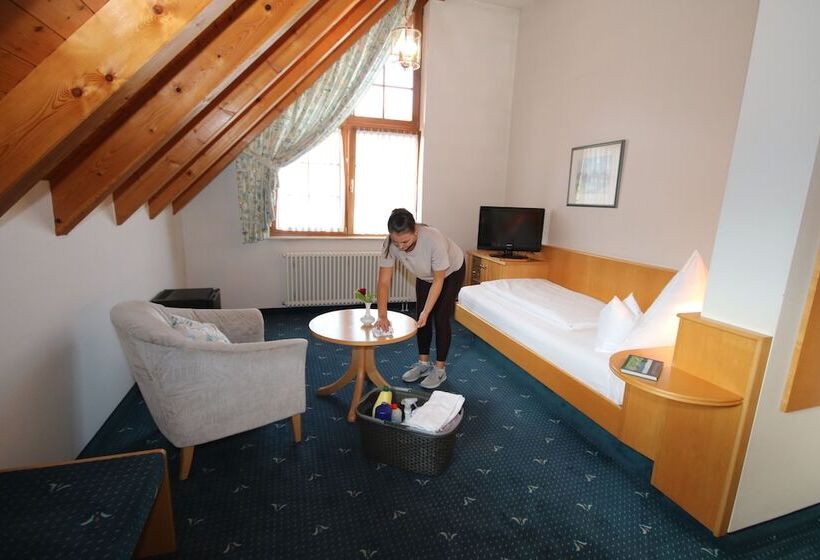 Отель Restaurant Hirsch