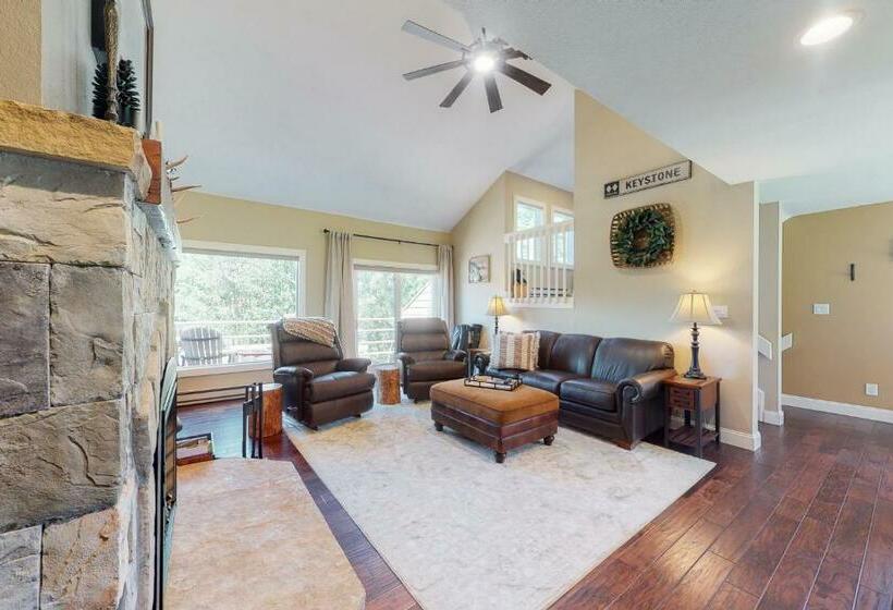 Corinthian Circle Outpost