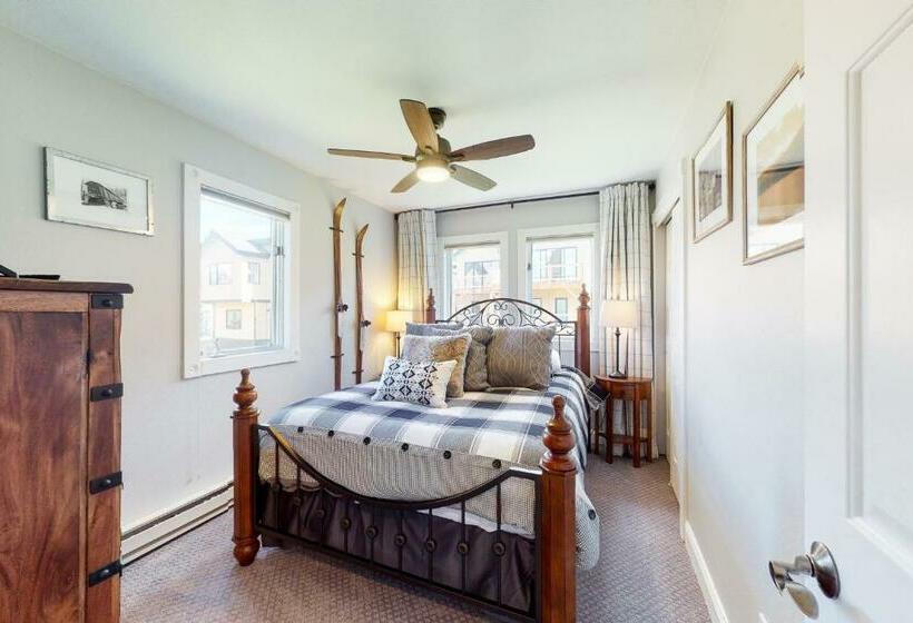 Corinthian Circle Outpost