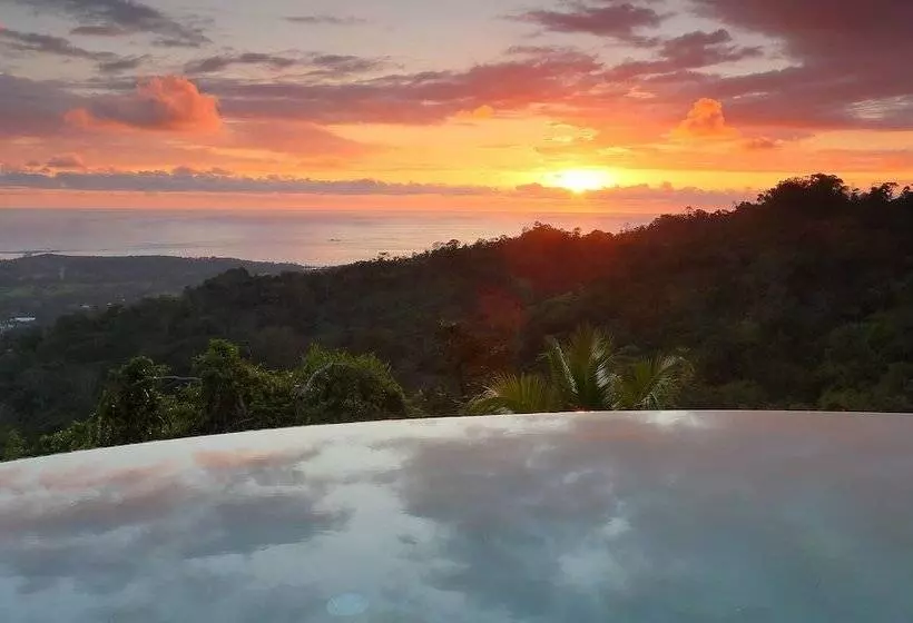 Hotelli Golden Pineapple Villas