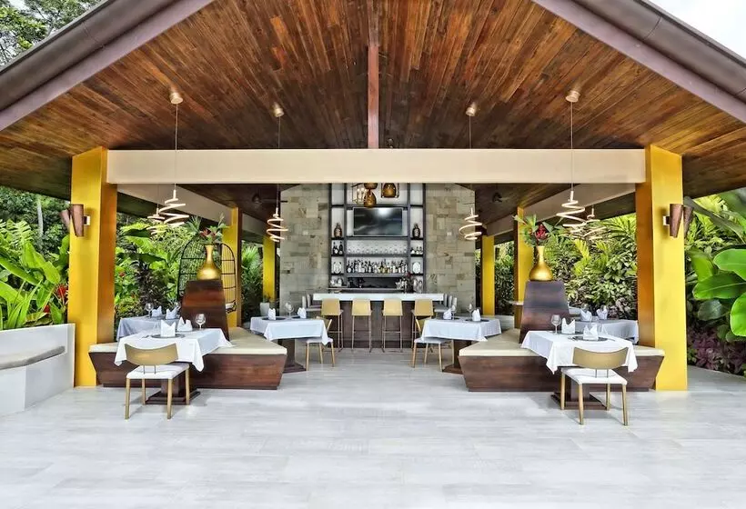 Hotelli Golden Pineapple Villas