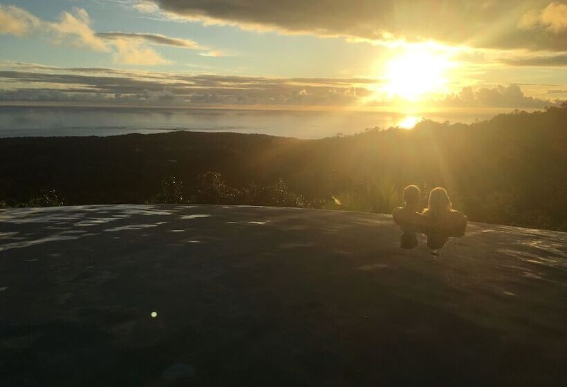 Отель Golden Pineapple Villas