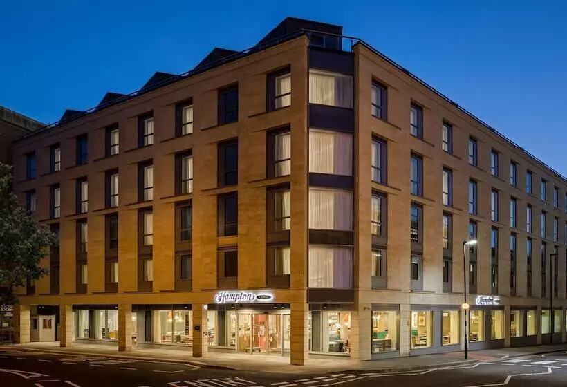 هتل Hampton By Hilton Bath City