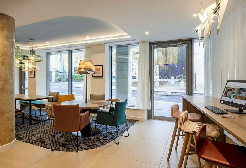בית מלון כפרי Hampton By Hilton Bath City