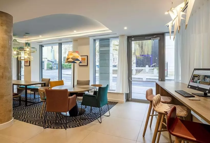 هتل Hampton By Hilton Bath City