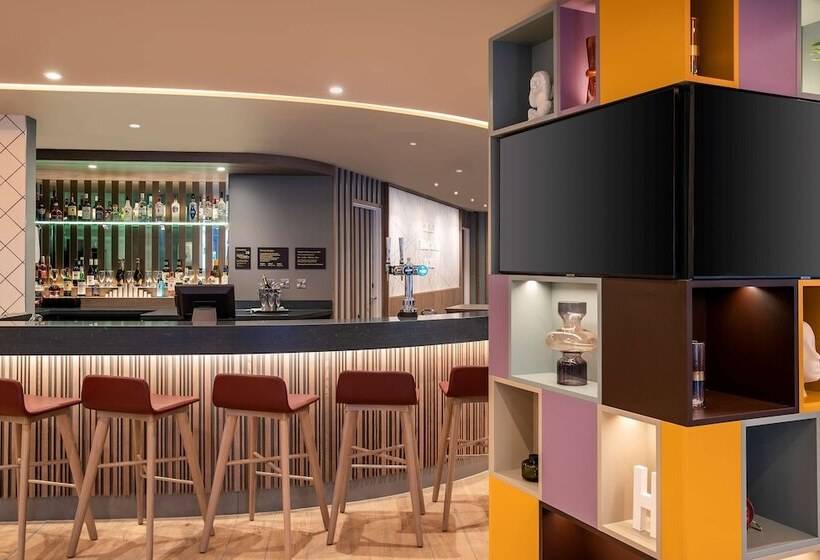 בית מלון כפרי Hampton By Hilton Bath City