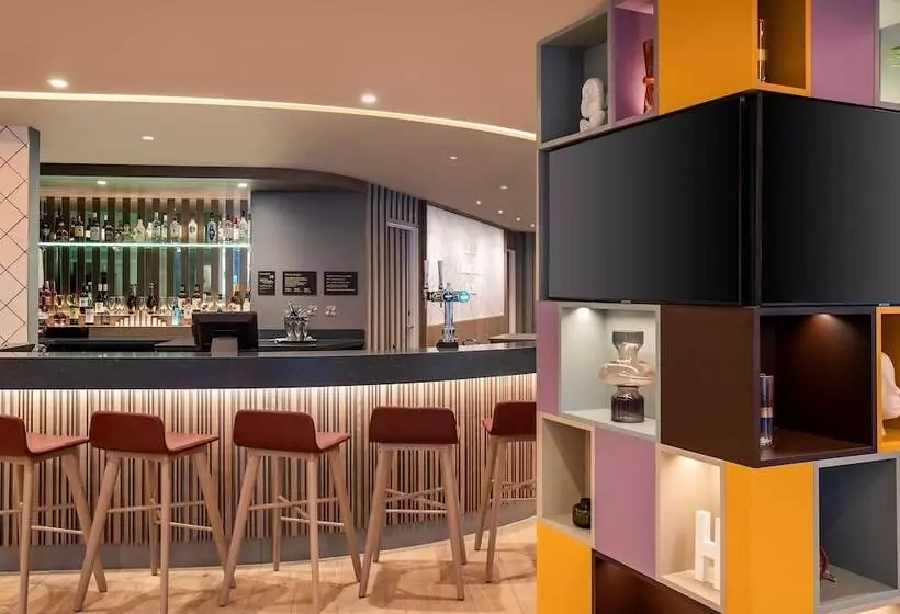هتل Hampton By Hilton Bath City