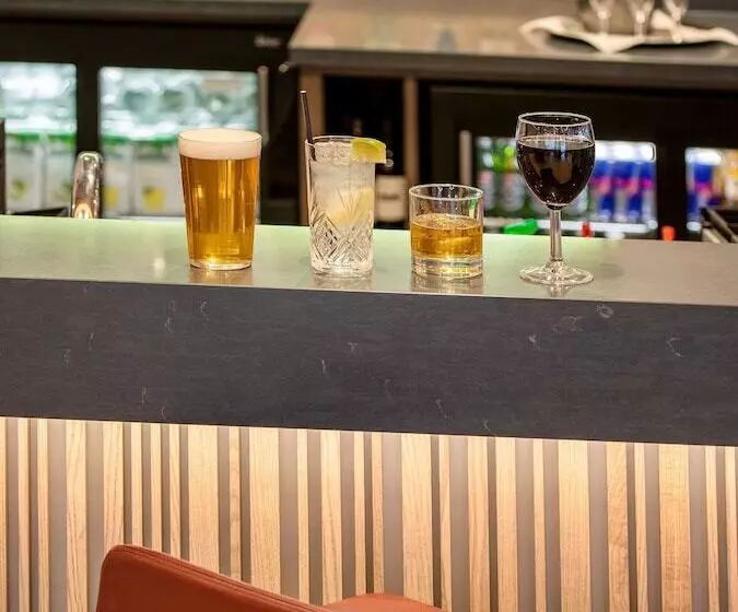 هتل Hampton By Hilton Bath City