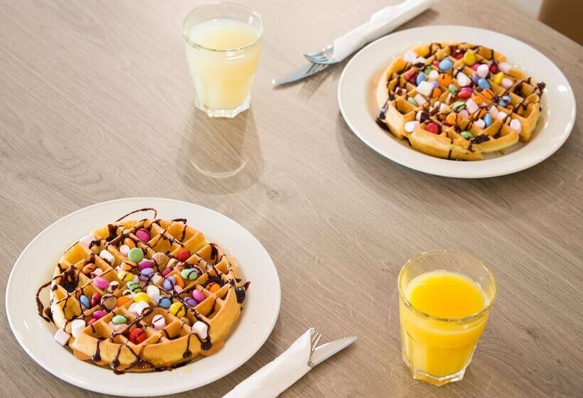 בית מלון כפרי Hampton By Hilton Bath City