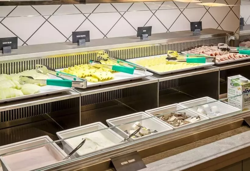 هتل Hampton By Hilton Bath City
