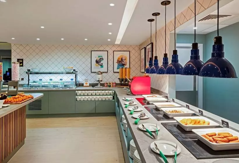 هتل Hampton By Hilton Bath City