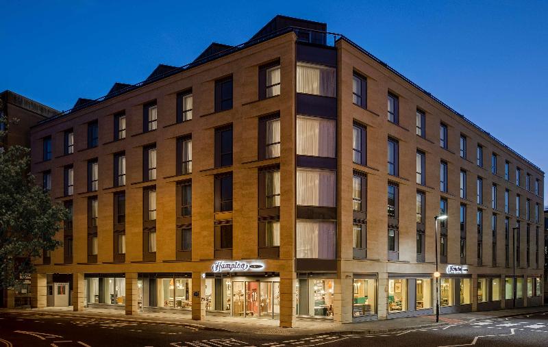 בית מלון כפרי Hampton By Hilton Bath City