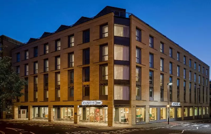 هتل Hampton By Hilton Bath City