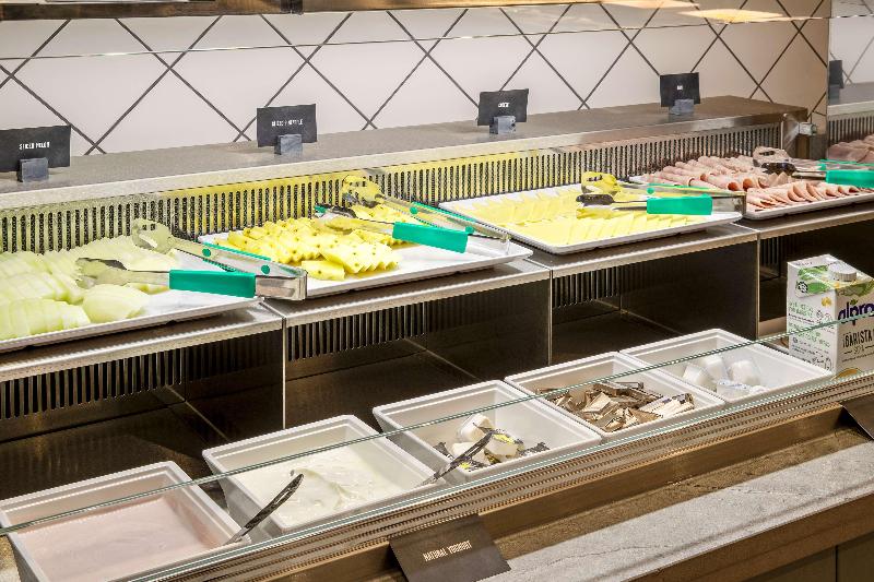 בית מלון כפרי Hampton By Hilton Bath City