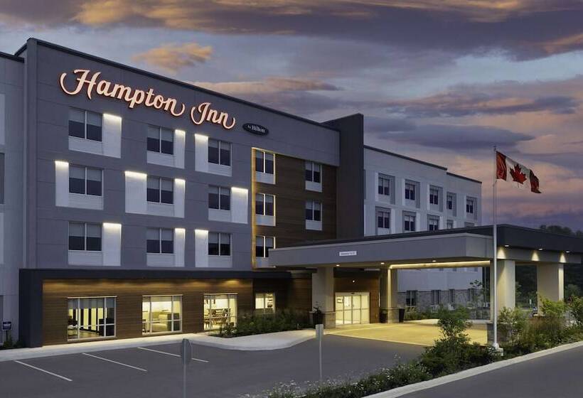 Отель Hampton Inn Midland, On