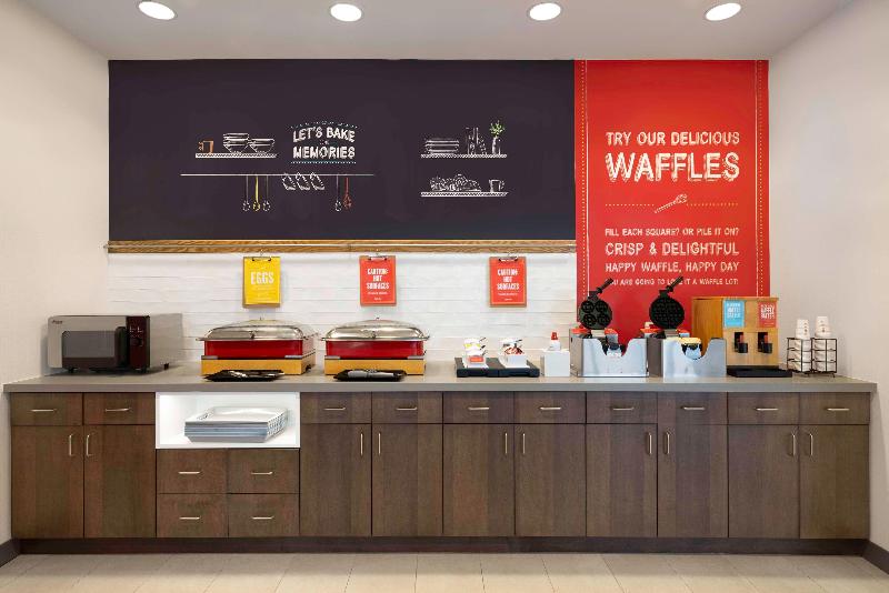 Отель Hampton Inn Midland, On