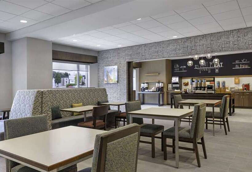 Отель Hampton Inn Midland, On