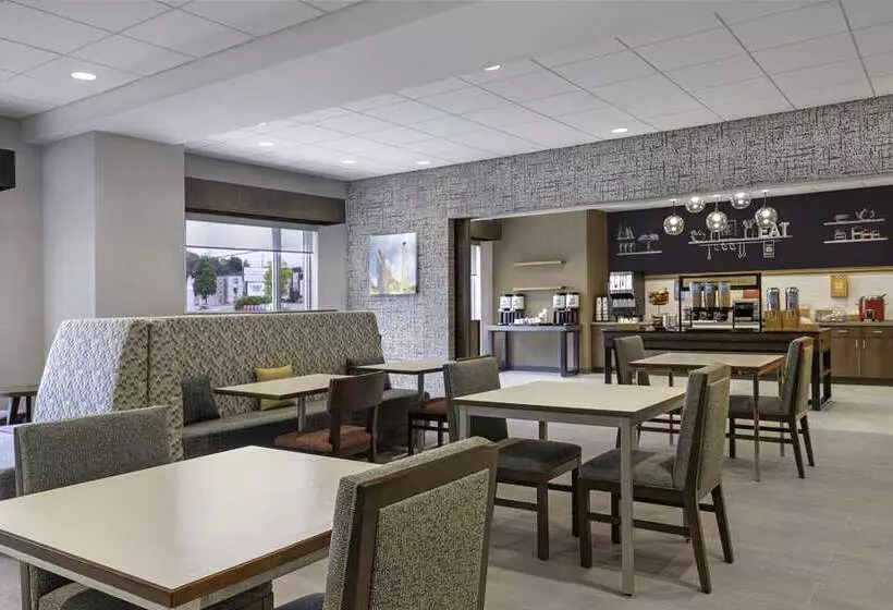 Hotelli Hampton Inn Midland, On