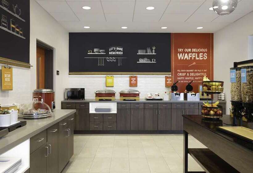 Отель Hampton Inn Midland, On