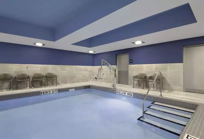 Hotelli Hampton Inn Midland, On