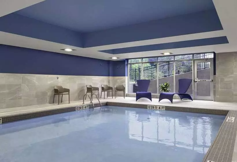 Hotelli Hampton Inn Midland, On