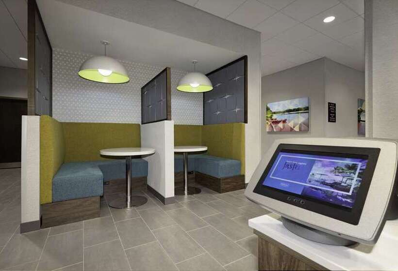 Отель Hampton Inn Midland, On